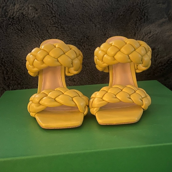 STEVE MADDEN Kenley Braided Heels - Picture 2 of 7